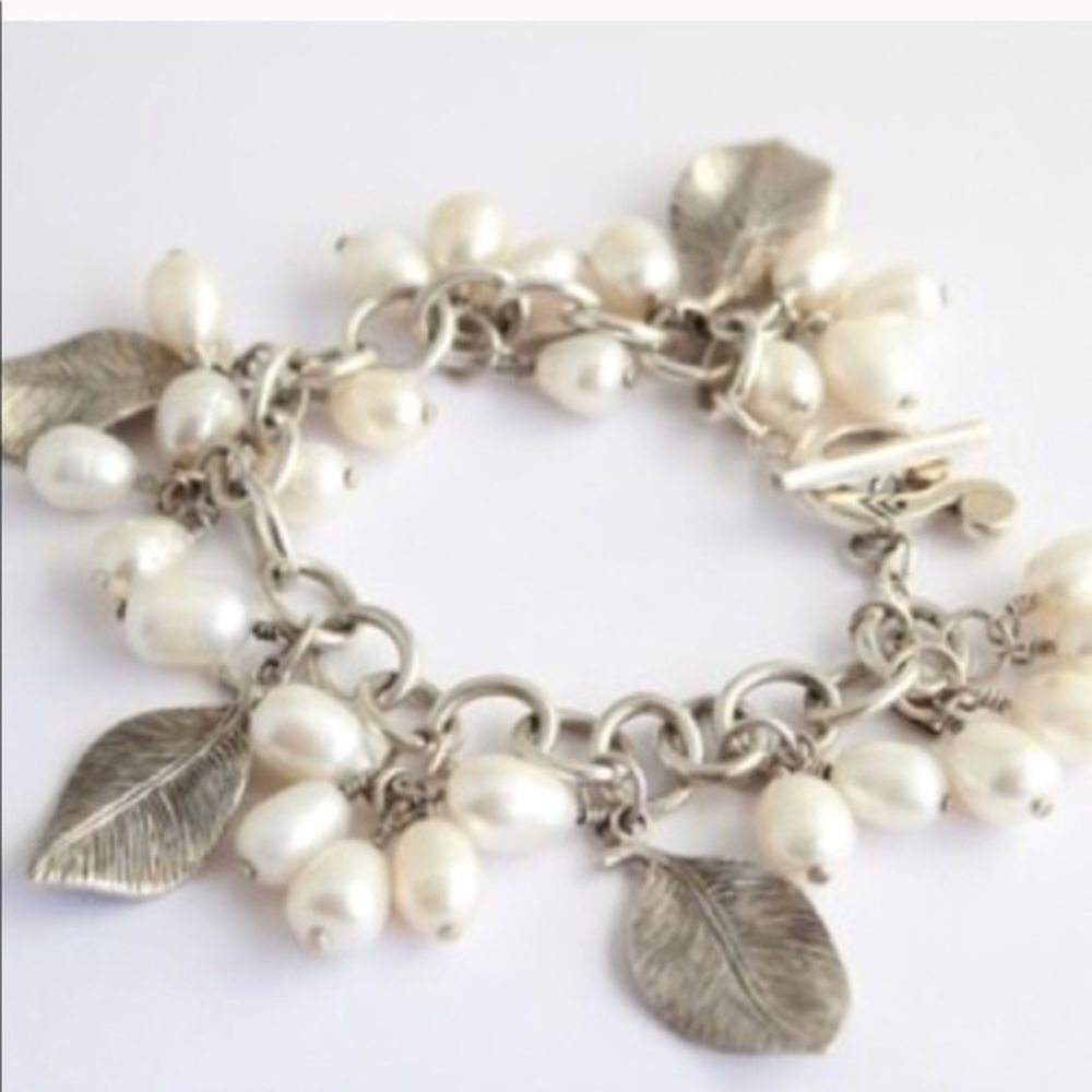Bracelet Pearl and Sterling Silver Rare Silpada Bracelet.  Toggle closure